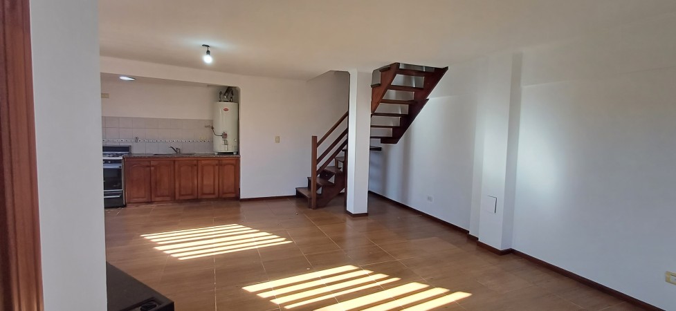 Duplex 4 ambientes zona Mundialista