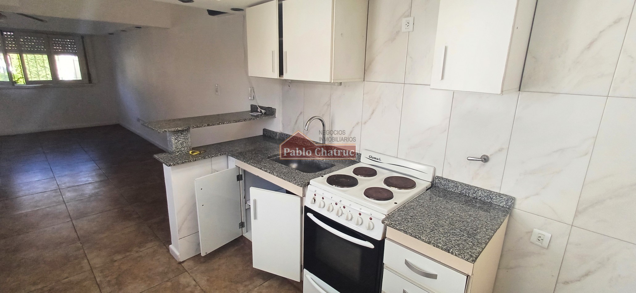 ALQUILER 24 MESES- CASA CON ENTRADA DE VEHICULO.