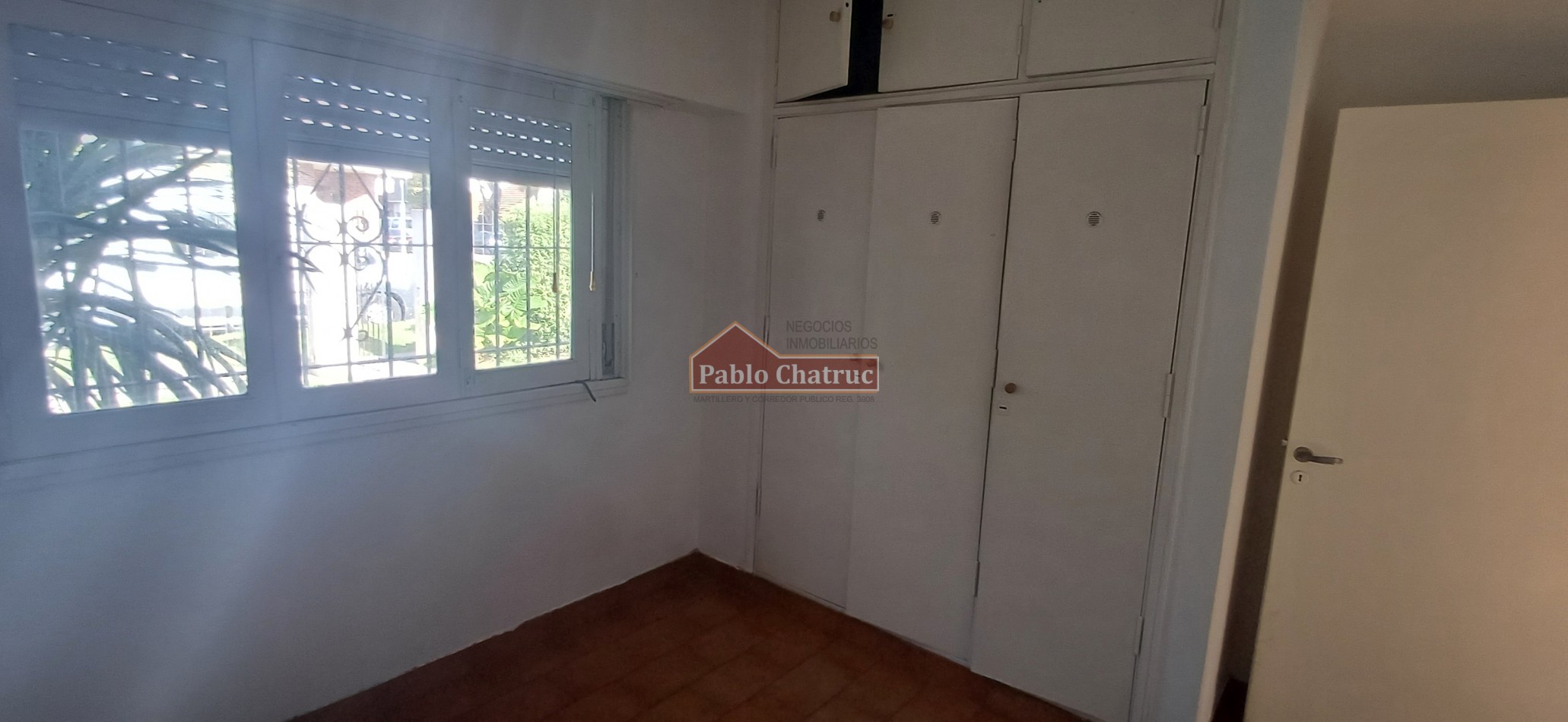 ALQUILER 24 MESES- CASA CON ENTRADA DE VEHICULO.