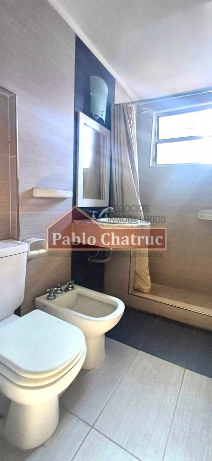 ALQUILER 24 MESES- CASA CON ENTRADA DE VEHICULO.