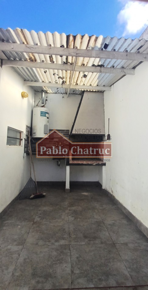 ALQUILER 24 MESES- CASA CON ENTRADA DE VEHICULO.