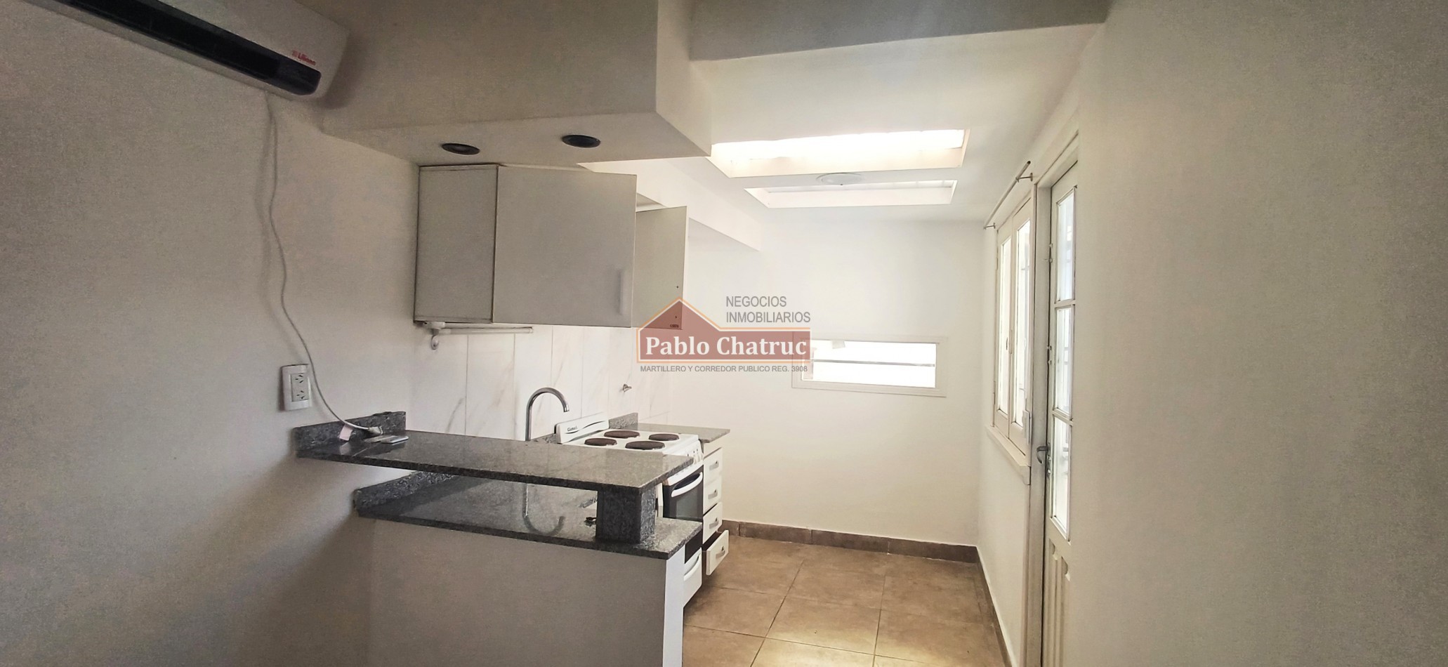 ALQUILER 24 MESES- CASA CON ENTRADA DE VEHICULO.