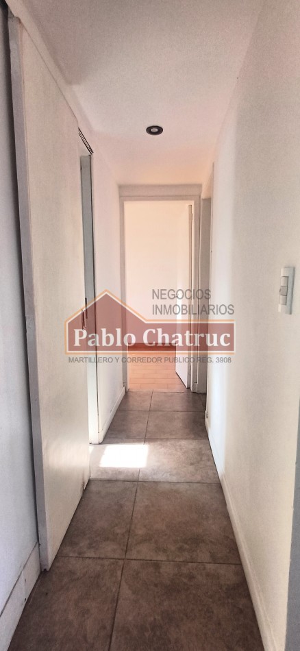 ALQUILER 24 MESES- CASA CON ENTRADA DE VEHICULO.