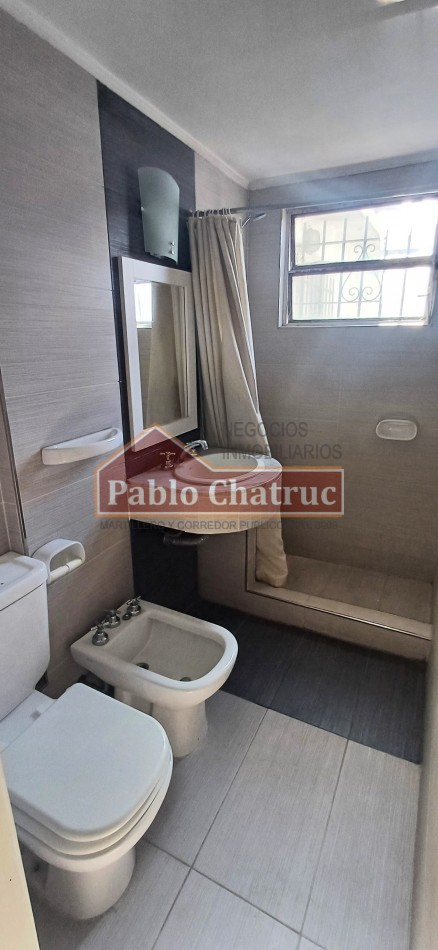 ALQUILER 24 MESES- CASA CON ENTRADA DE VEHICULO.